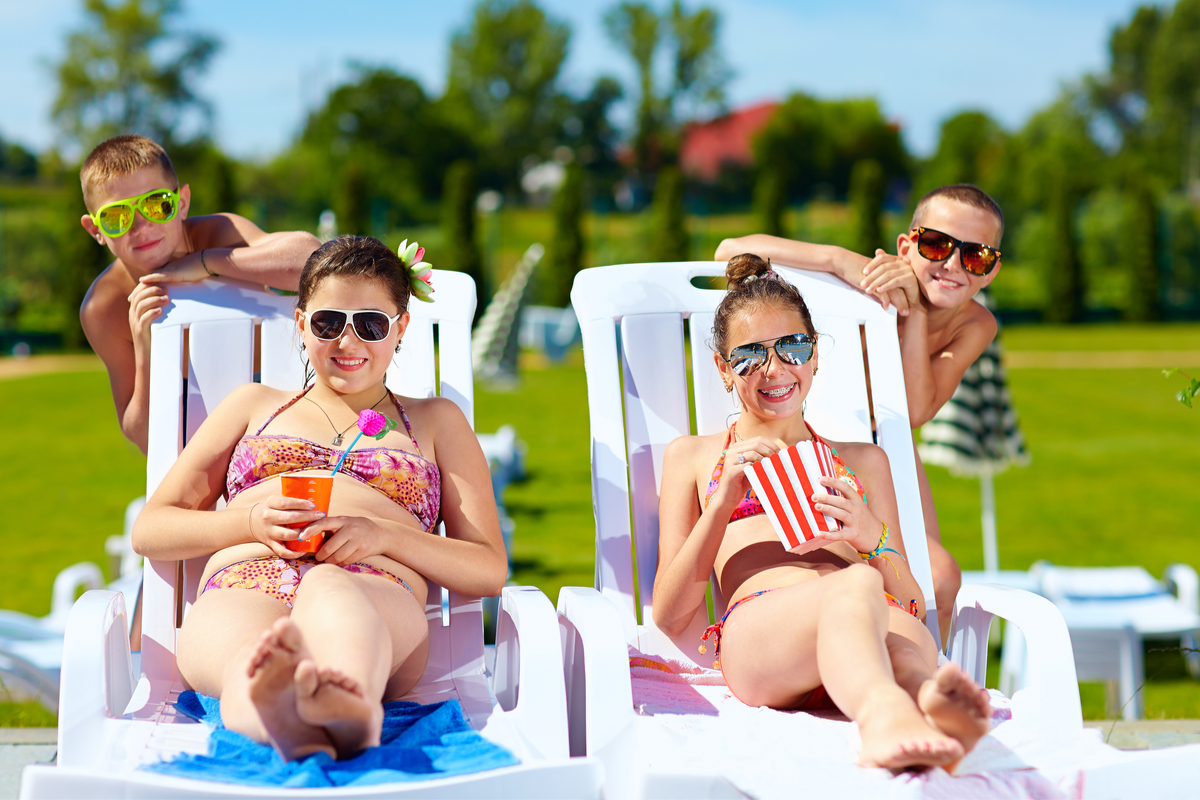 Teenager im Freibad