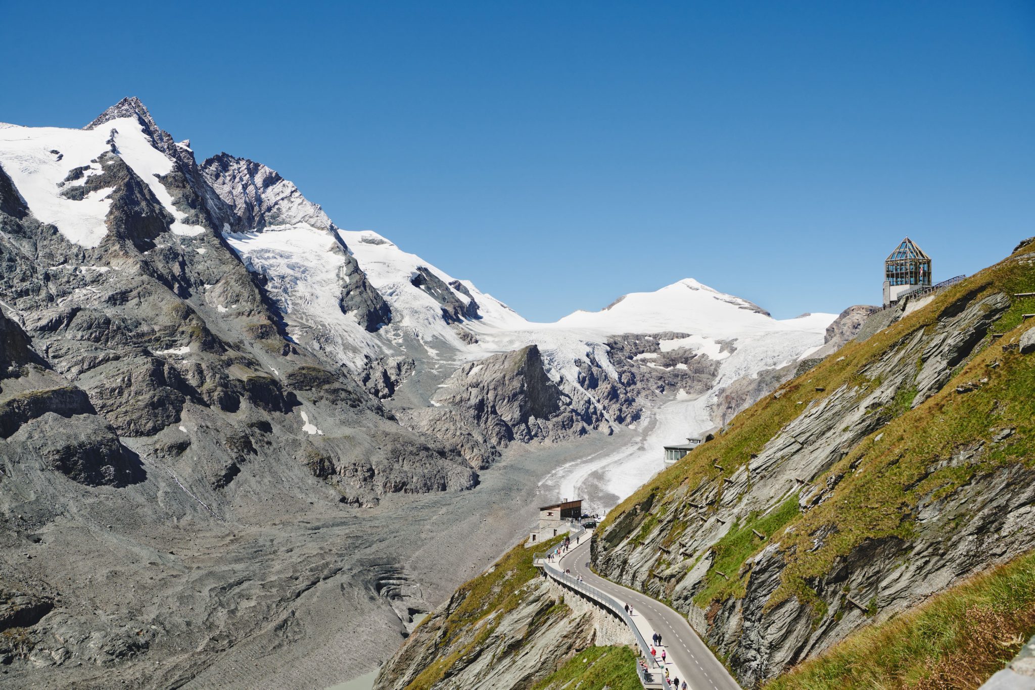 Gletschersta§e mit Blick auf Großglockner und Pasterzengletscher