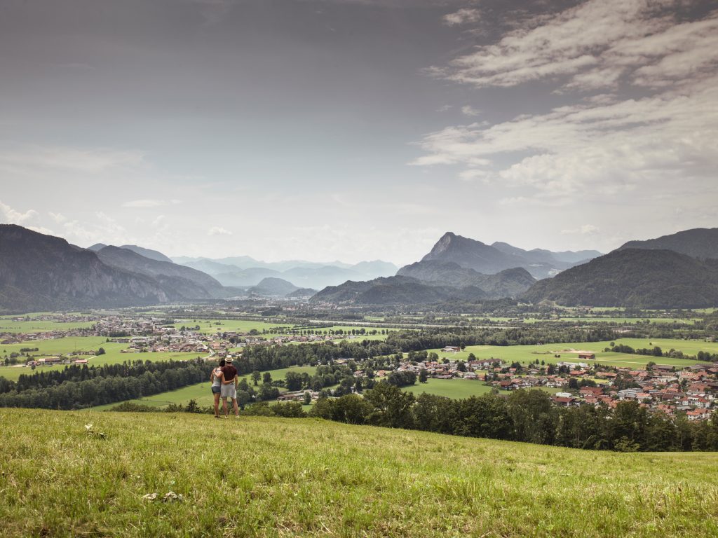 Kufsteinerland: Die Weite des Inntals und doch mitten in den Bergen. Das Kufsteinerland zeichnet sich genau durch diese Kombination aus und bietet viel Platz für Urlaub in der Natur.