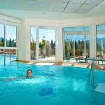 indoorpool_mit_aussicht_hotel_alpina