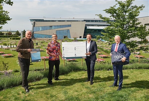 Dr. Edmund Friedl, Geschäftsführer der Therme Wien, Prof. DI Dr. med. Hans-Petter Hutter, Facharzt für Hygiene an der Medizinischen Universität Wien, Mag. Florian Perteneder, General Manager Therme Wien, Gerhard Gucher, Direktor VAMED Vitality World