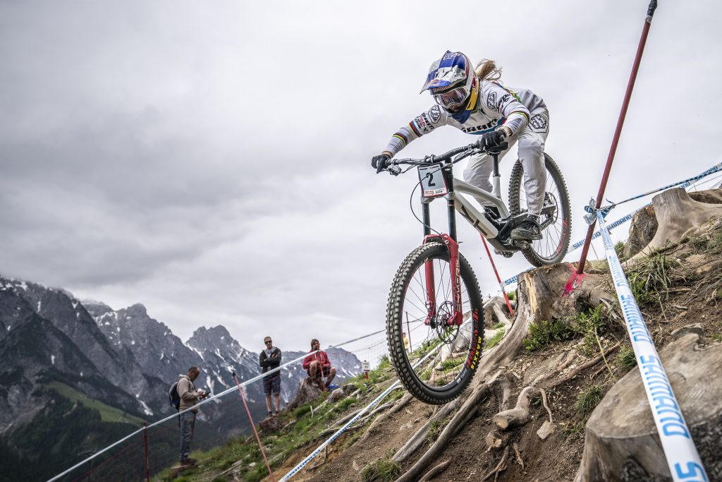 Erste WM bei den Elite-Damen: Lokalmatadorin Valentina Höll fiebert dem Großereignis im Oktober im Bikepark Leogang entgegen.