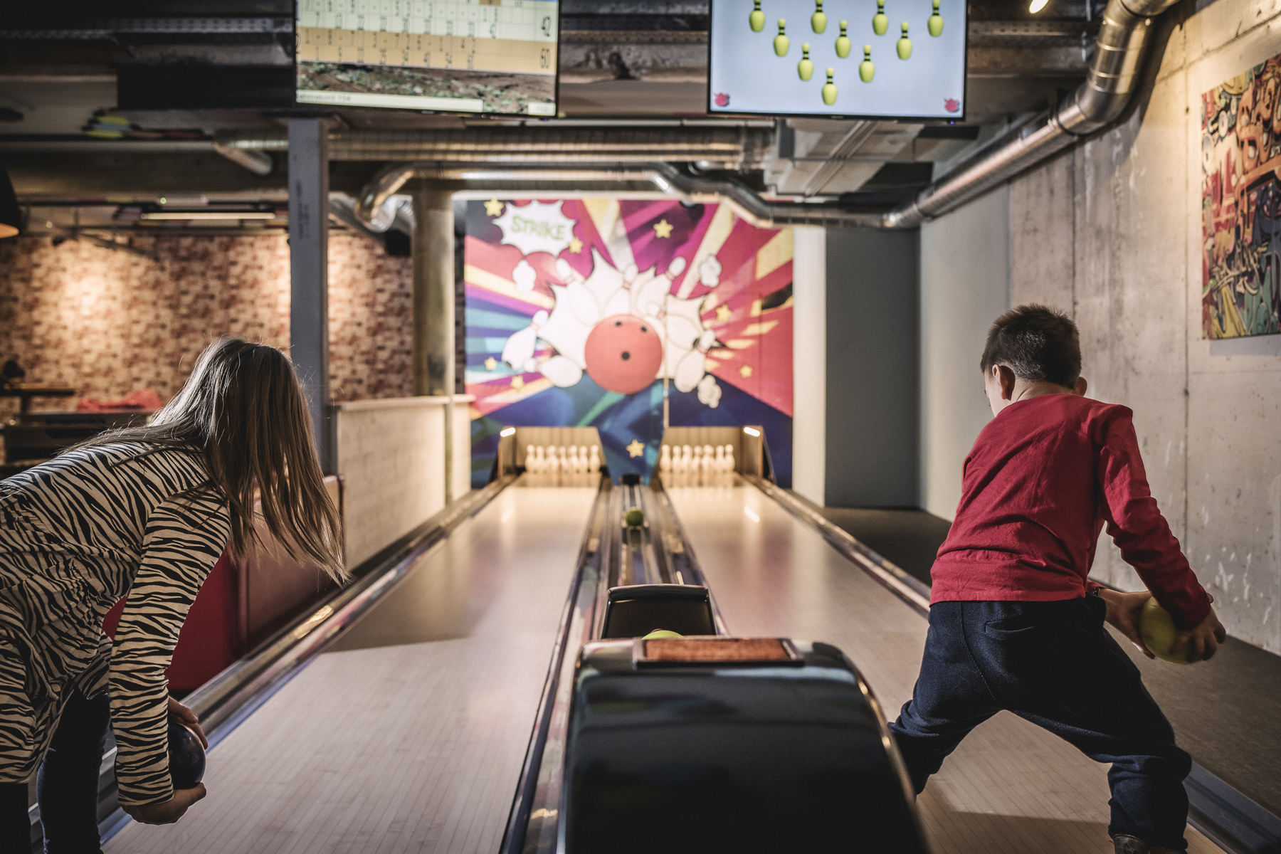 kids_beim_bowling_in_der_playfactory_alpina_zillertal