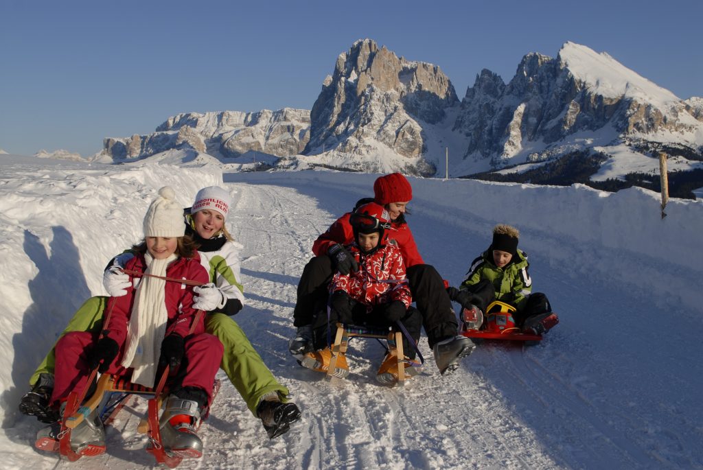 rodeln_mit_der_familie_tirler-dolomites_living_hotel_0