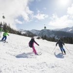 familie_beim_skifahren_c_tvb_wagrainkleinarl_prechtlgut