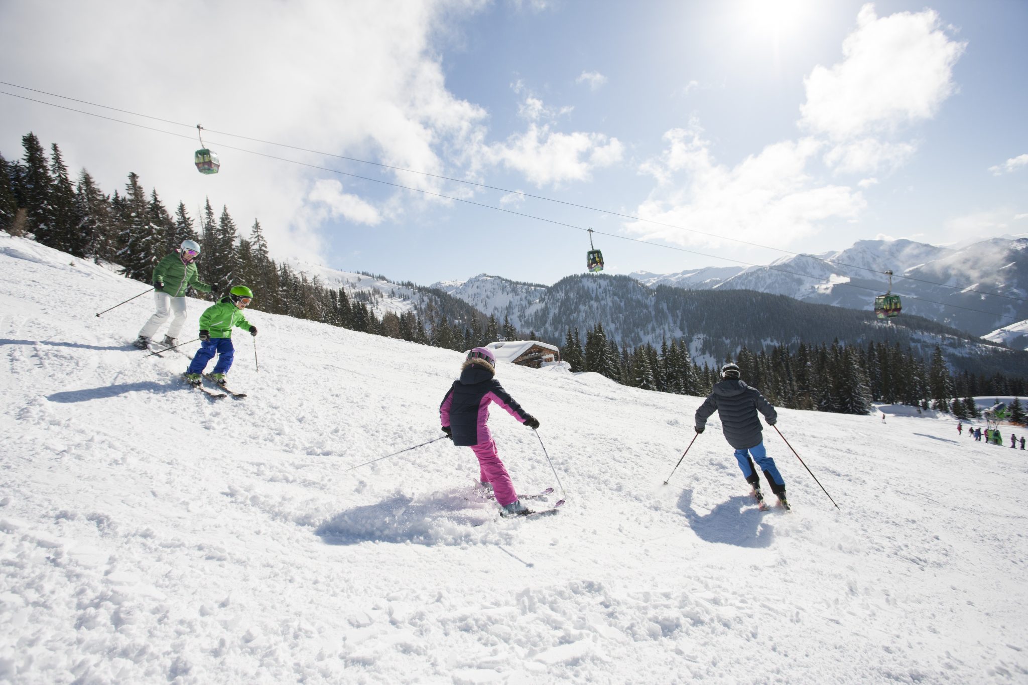 familie_beim_skifahren_c_tvb_wagrainkleinarl_prechtlgut