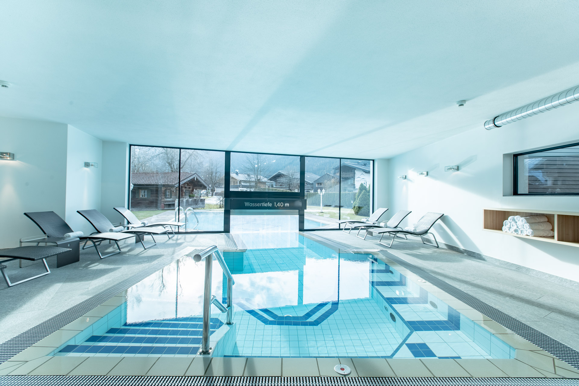 in-und_outdoorpool_csilvia_weiss_hotel_alpenhof