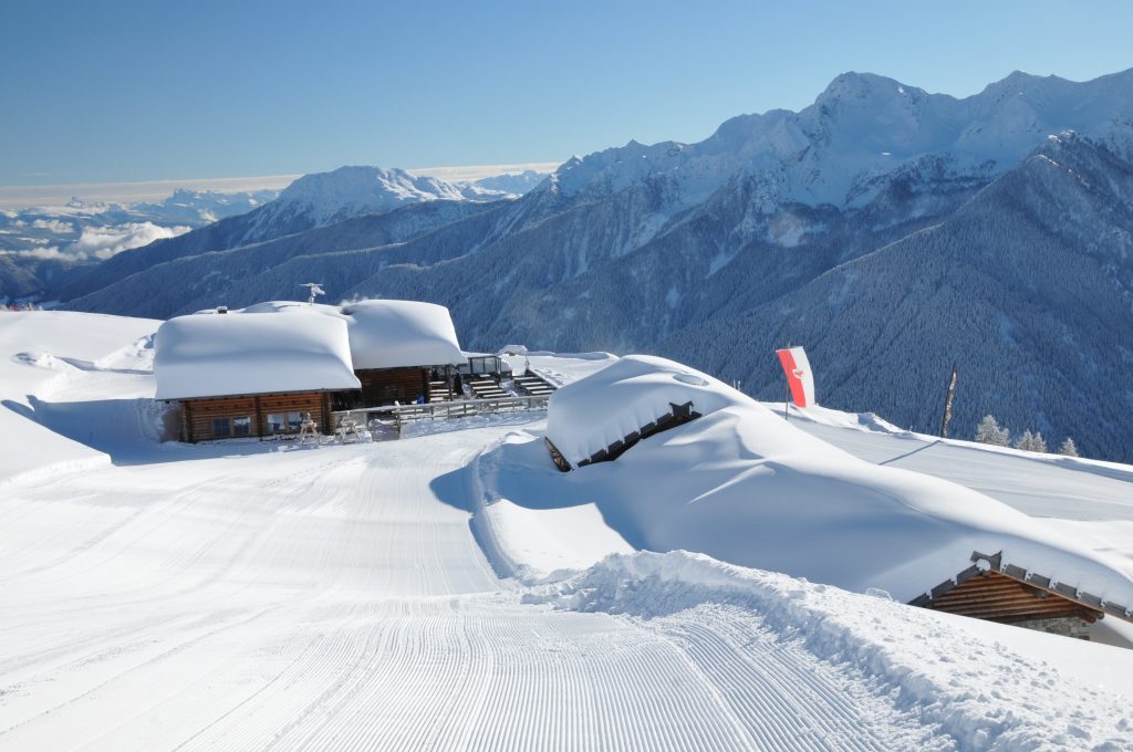 skihuette_in_der_verschneiten_bergwelt_c_oswald_breitenberger_tourismusvereinigung_ultental-proveis