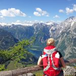 eurohike-wanderreise-bayerische-und-salzburger-alpen-ausblick-koenigssee-wanderer