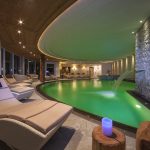 ruheliegen_am_indoorpool_c_klaus_peterlin_hotel_sun_valley