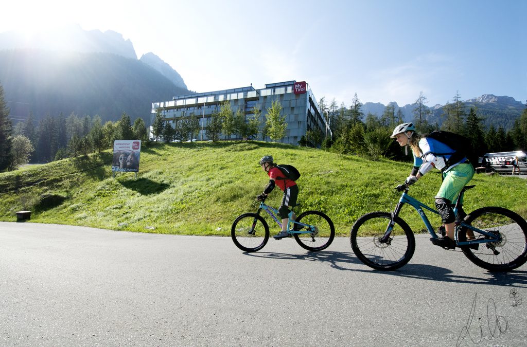 aussenansicht_mit_bike_mytirol