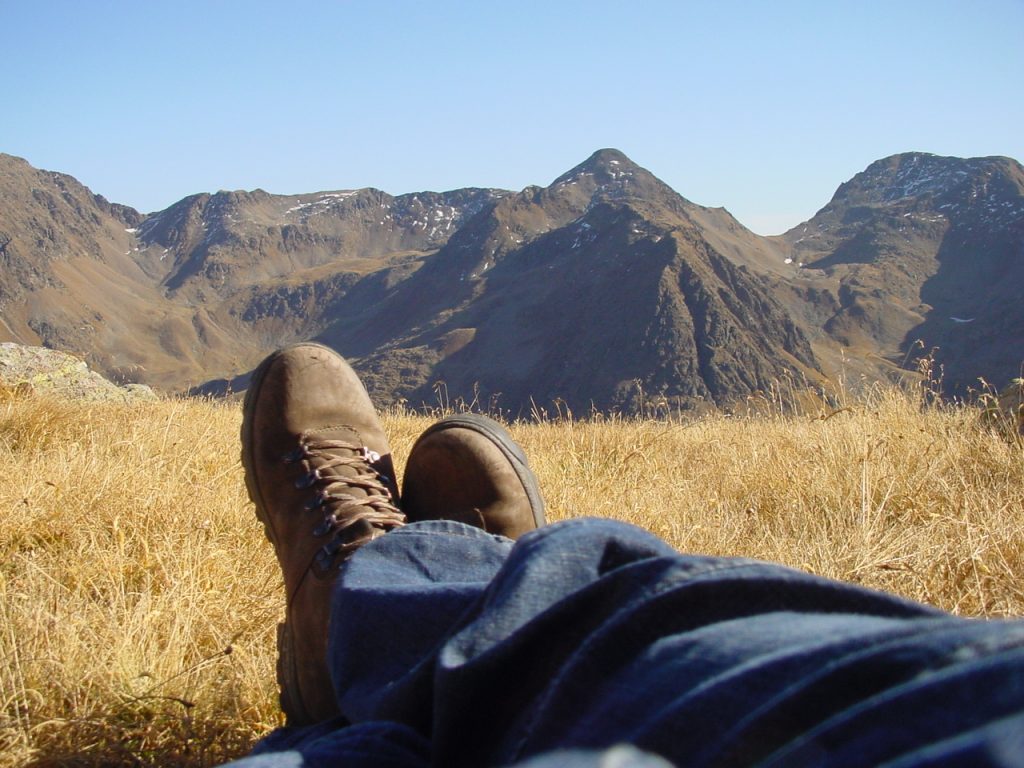 bergpanorama_mit_wanderschuhen_alpengasthof_zollwirt