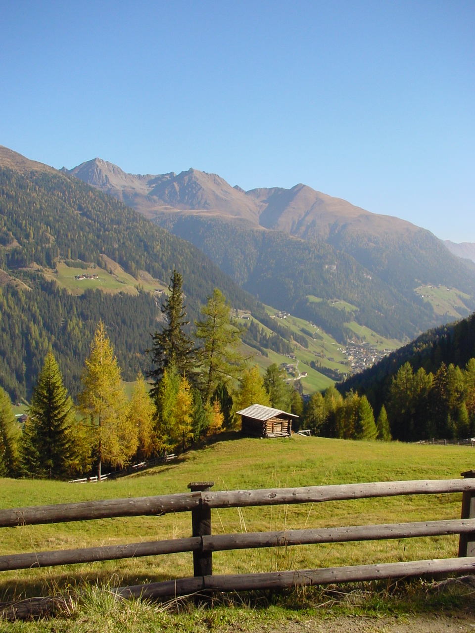 blick_ins_tal_im_sommer_alpengasthof_zollwirt