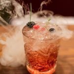 kuehle_drinks_an_der_hotelbar_geniessen_naturhotel_rainer