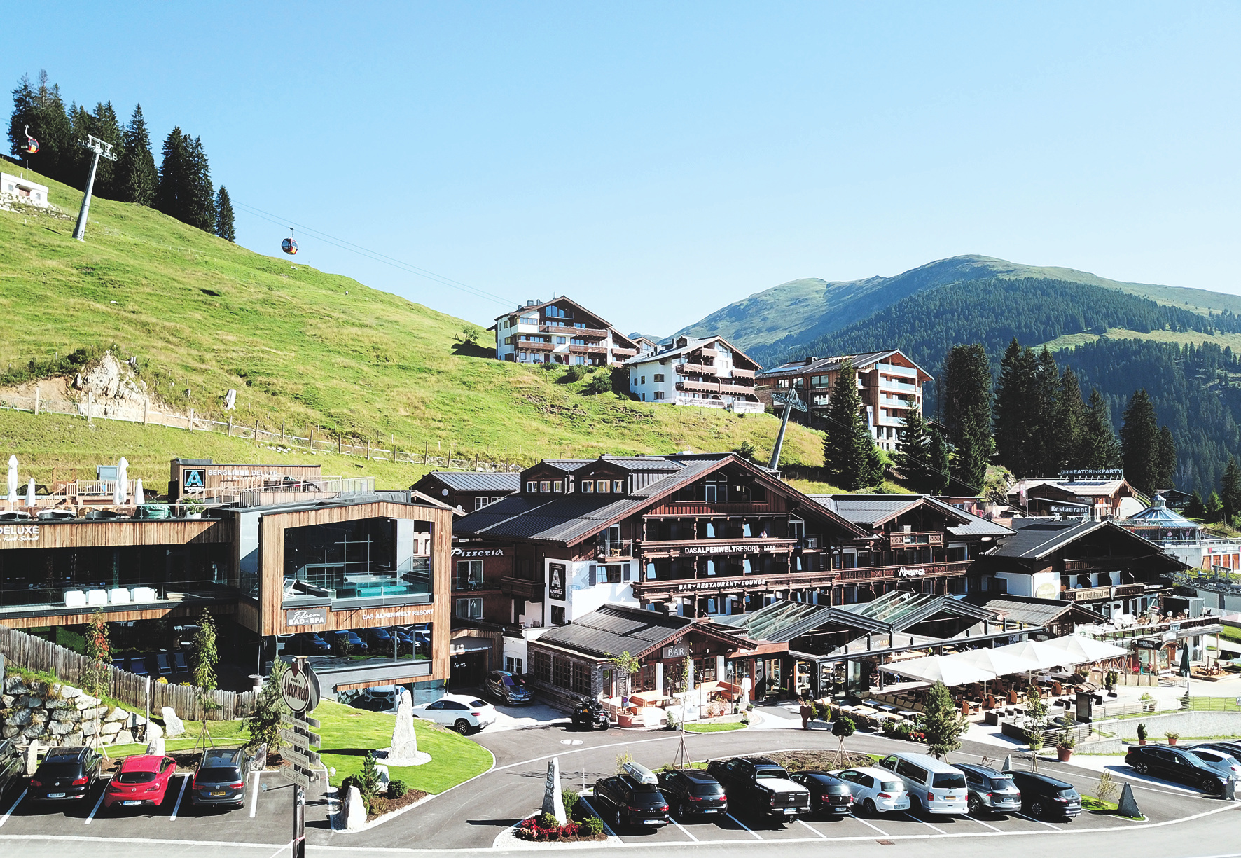 aussenansicht_im_sommer_das_alpenwelt_resort.