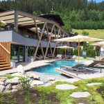 entspannung_pur_am_naturpool_bergsee_c_daniel_breuer_hotel_gassner