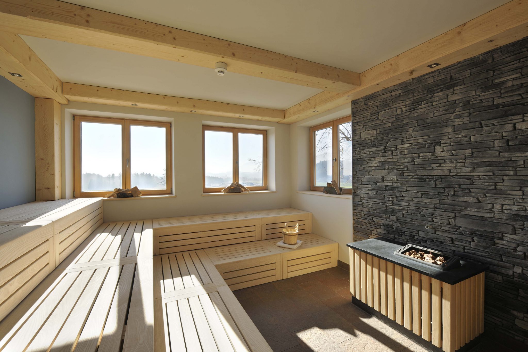 geraeumige_finnische_sauna_wellnessnaturresort_gut_edermann