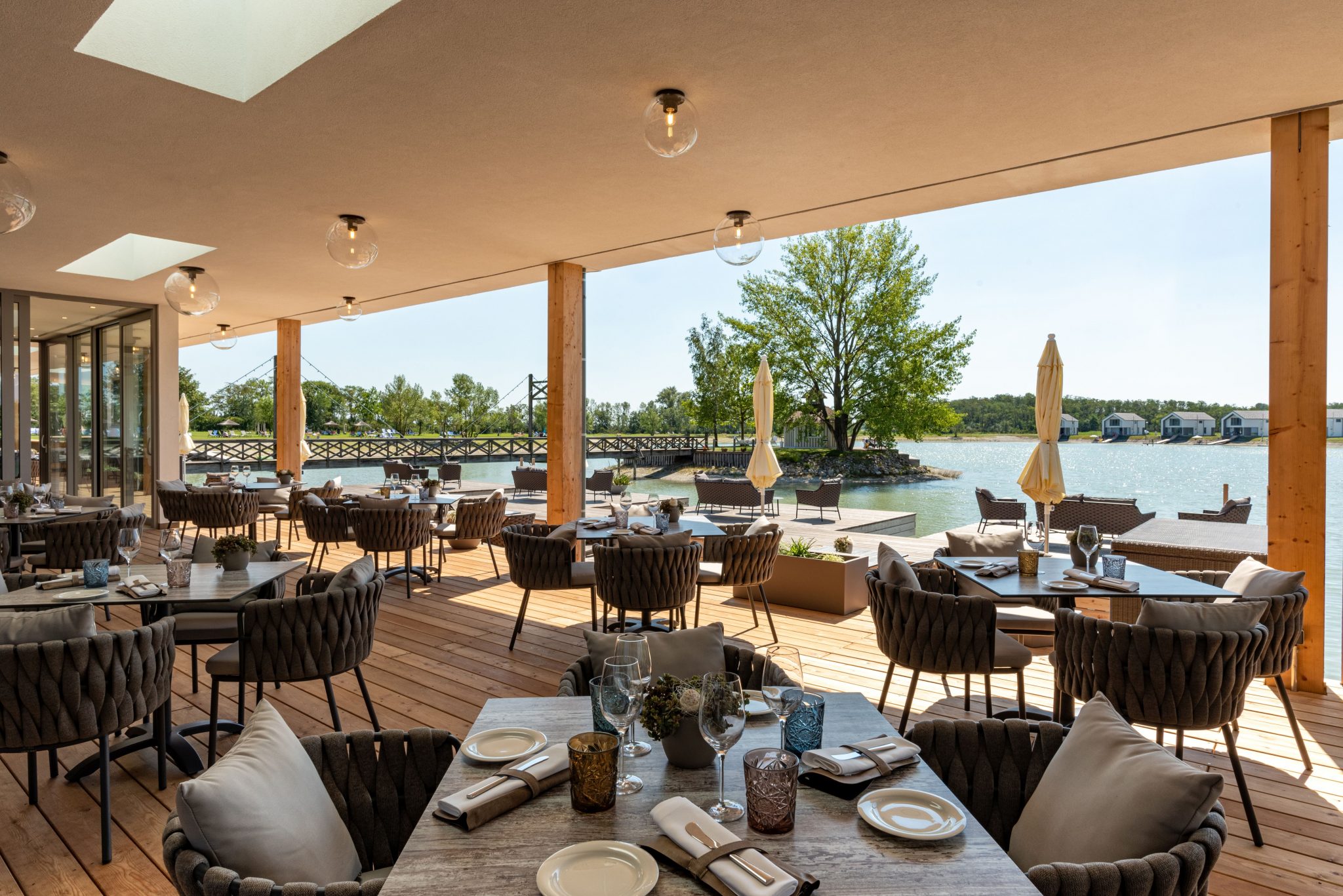 traumhafte_sonnenterasse_im_restaurant_vila_vita_pannonia_pamhagen