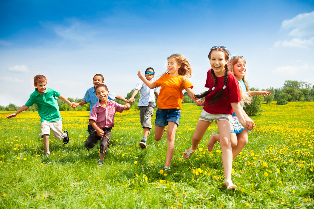 Large,Group,Of,Children,Running,In,The,Dandelion,Spring,Field