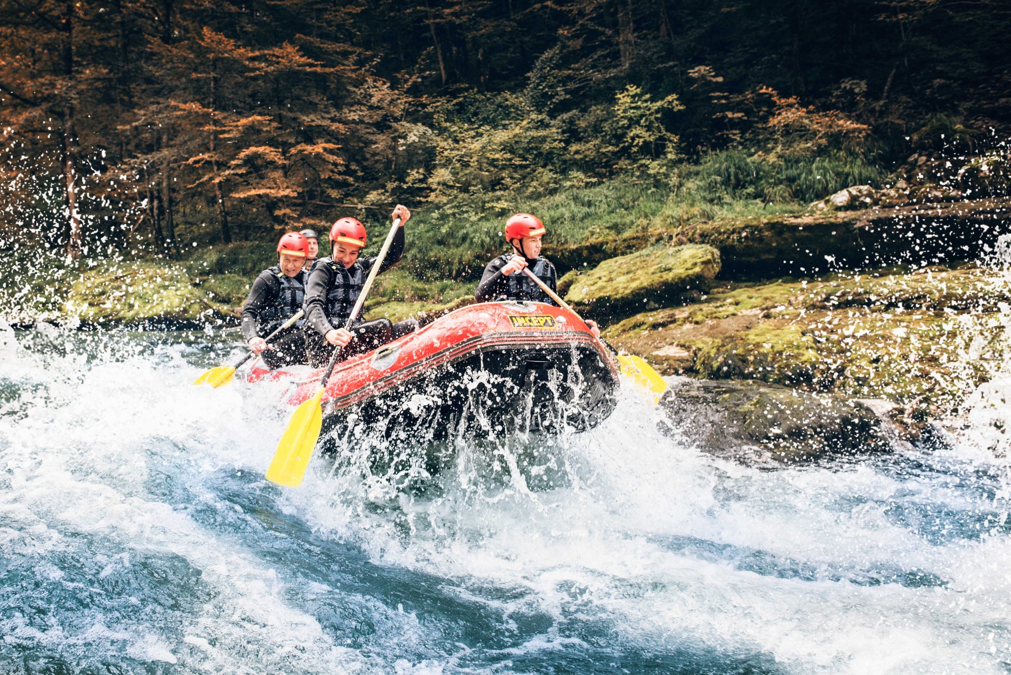 Rafting auf der Enns gehört zu den Highlights im Jugendcamp im NP Gesäuse