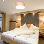 doppelzimmer_deluxe_c_thomas_bloch_parkhotel_burgmuehle