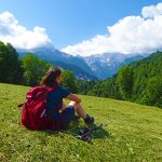 eurohike-wanderreisen-zugspitze-bergpanorama-wanderin