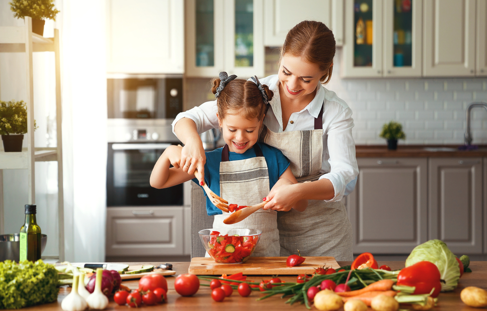 Happy,Family,Mother,With,Child,Girl,Preparing,Vegetable,Salad,At