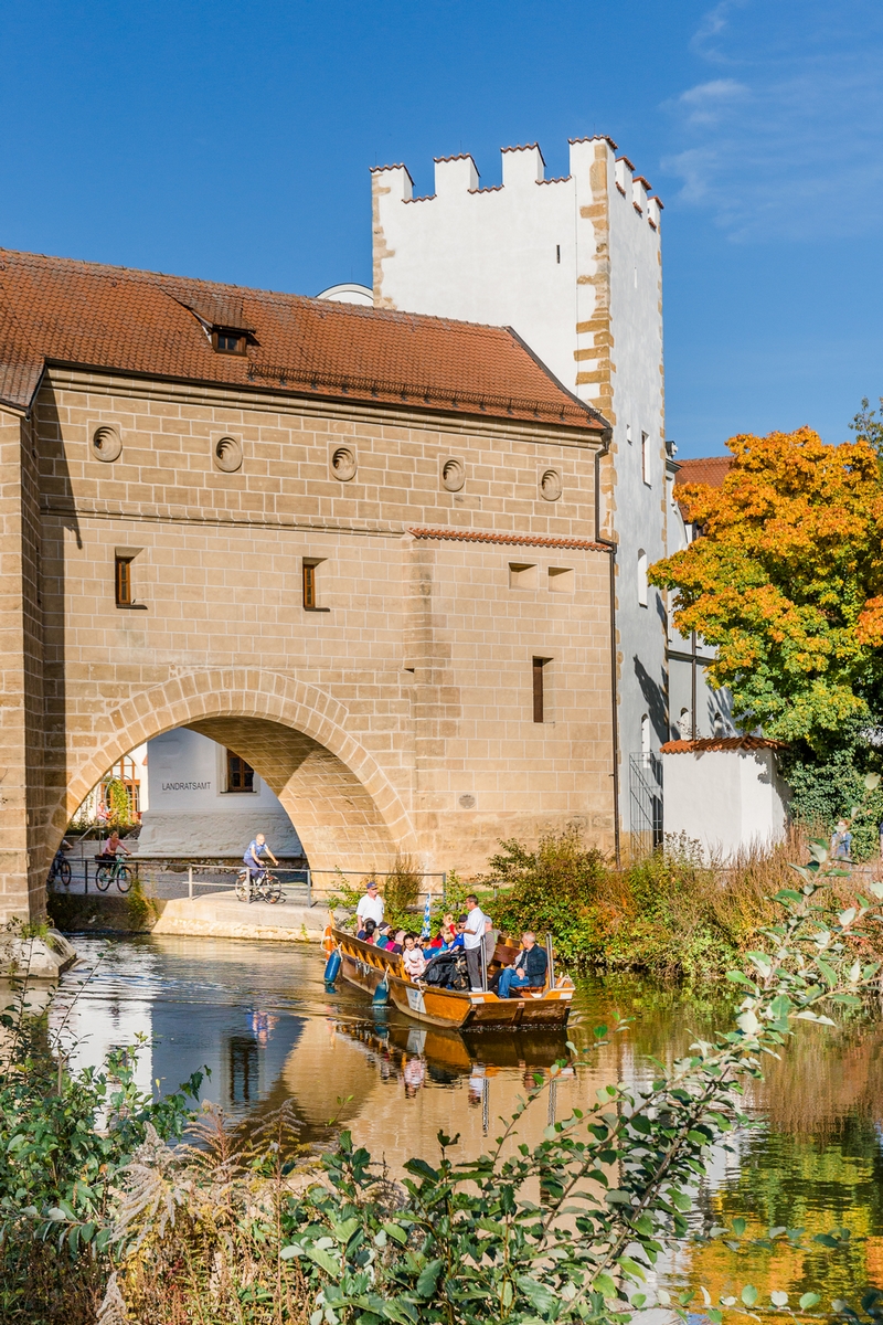 Auf eine "fließende Zeitreise" gehen Besucher in Amberg. Erhalten hat sich in der Stadt eine Tradition als besonderes Outdoor-Vergnügen: die Plättenfahrten.