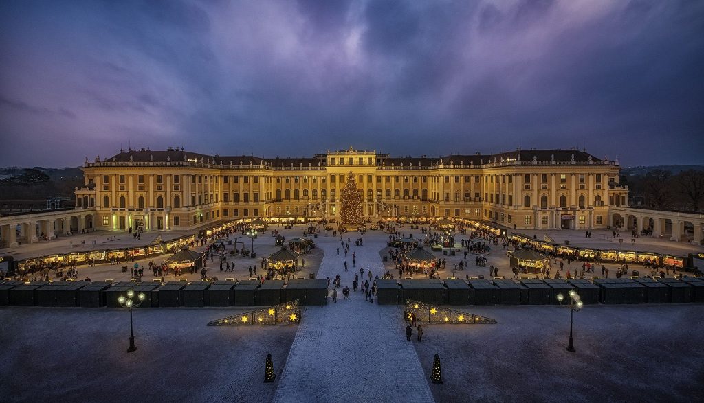 Schloss Schloß Schönbrunn Adventmarkt Weihnachtsmarkt Christkindlmarkt Wien, 26.11.2019