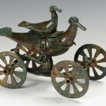 02 Ausstellungsobjekt_ Vogelwagen aus Glasinac