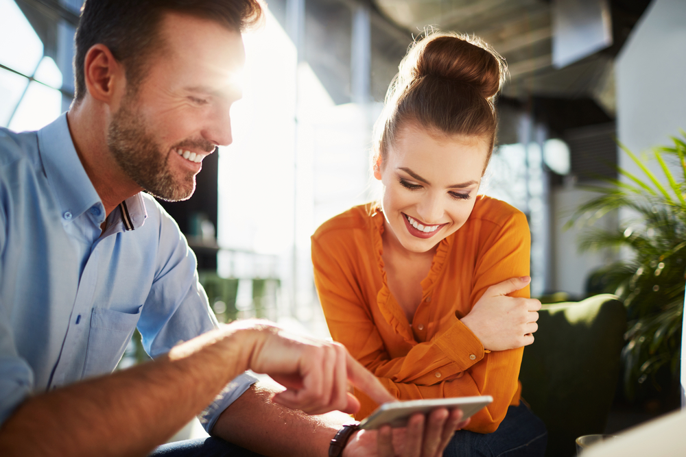 Couple,In,Modern,Cafe,Enjoying,Time,Together,Browsing,Phone