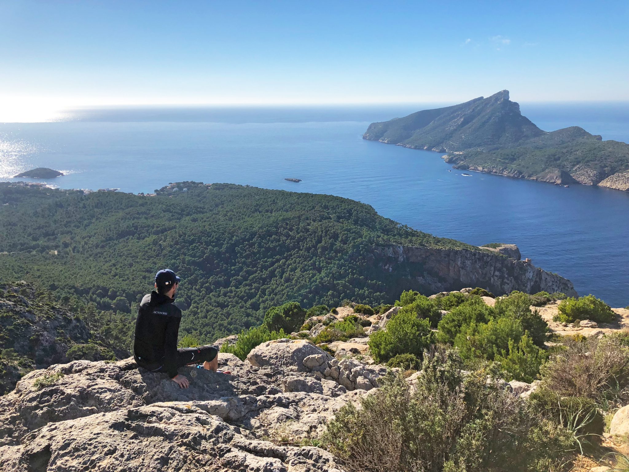 eurohike-wanderreisen-mallorca-sant-elm-ausblick-wanderer