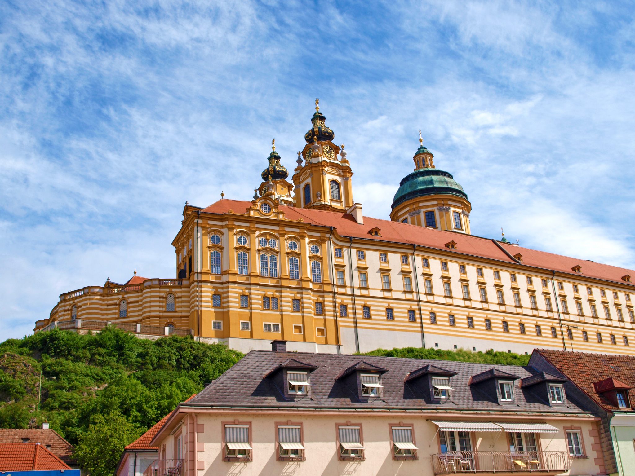 eurohike-wanderreisen-welterbesteig-wachau-stift-melk-aussicht