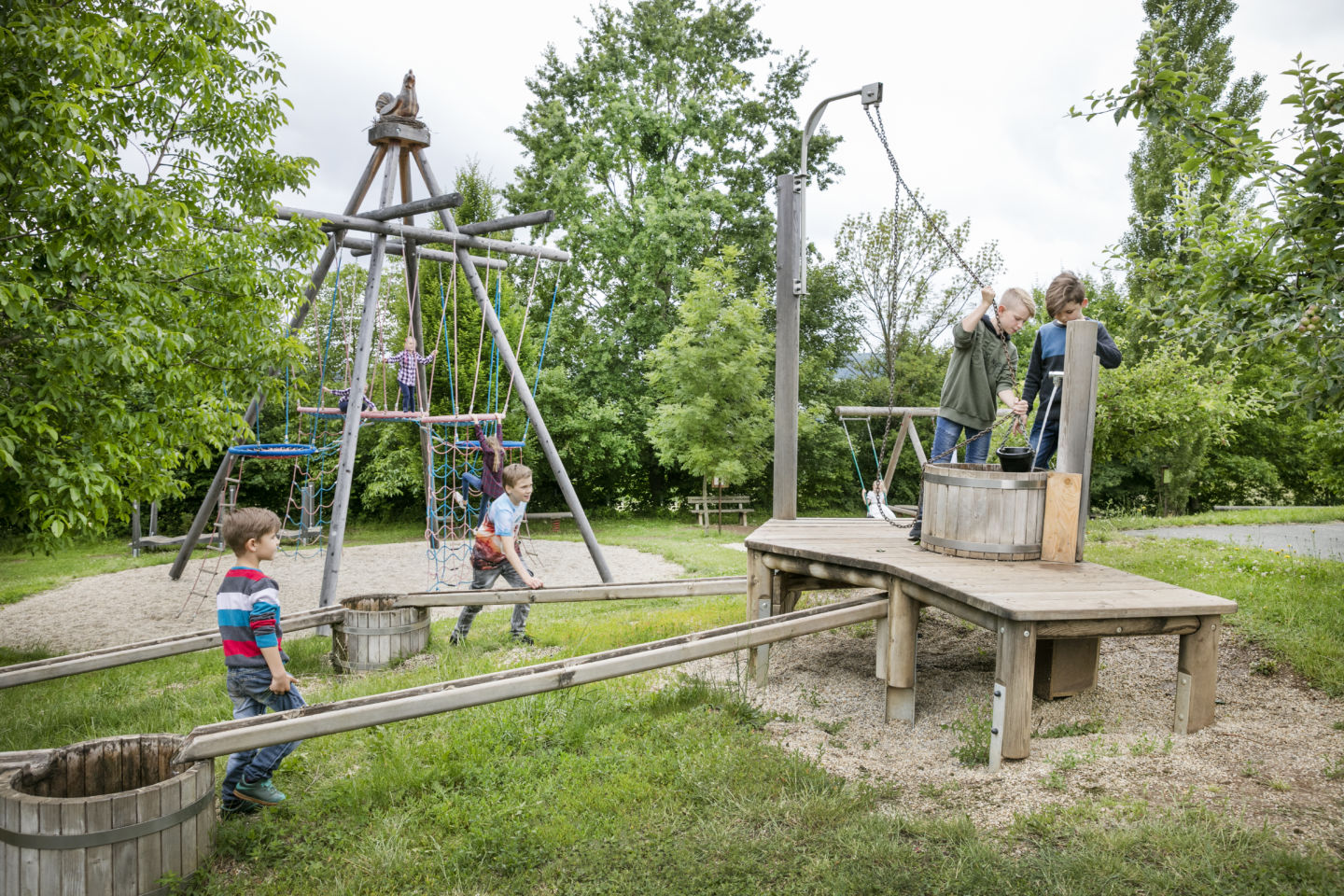 brunnen-spielplatz-jufa-hotel-tieschen-1440x960