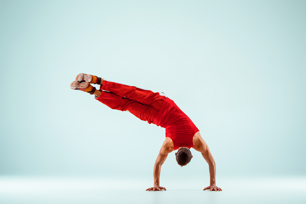 The,Gymnastic,Acrobatic,Caucasian,Man,Posing,In,Balance,Posture,On