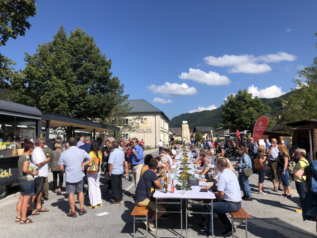 Beste Stimmung an der Langen Tafel