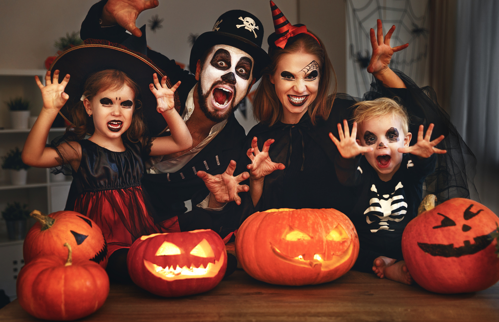 Happy,Family,Mother,Father,And,Children,In,Costumes,And,Makeup