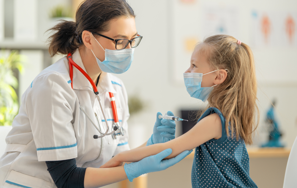 Doctor,Vaccinating,Child,At,Hospital.