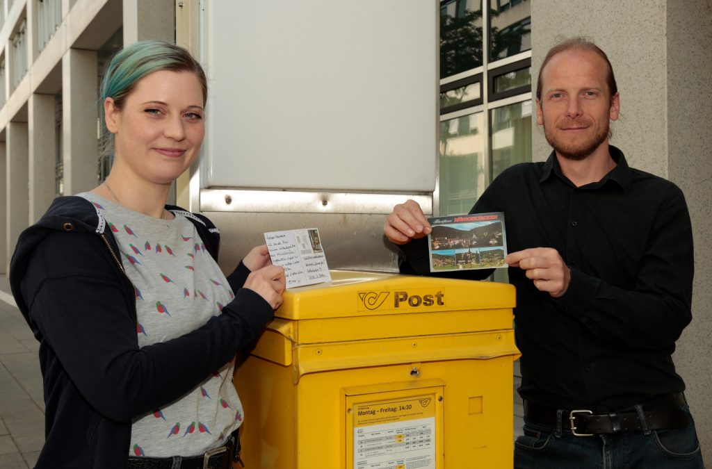 Schickt uns Postkarten aus dem Urlaub!-1