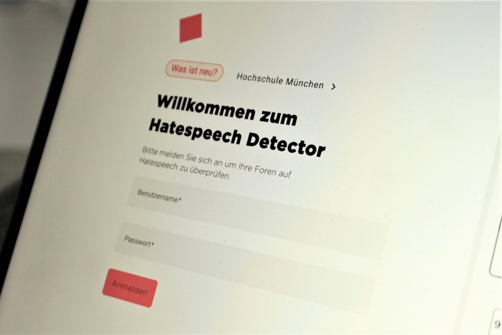 Einloggen und auf verschiedene Funktionen zugreifen Der HateSpeech Detector vereinfacht die Moderation von Kommentarbereichen