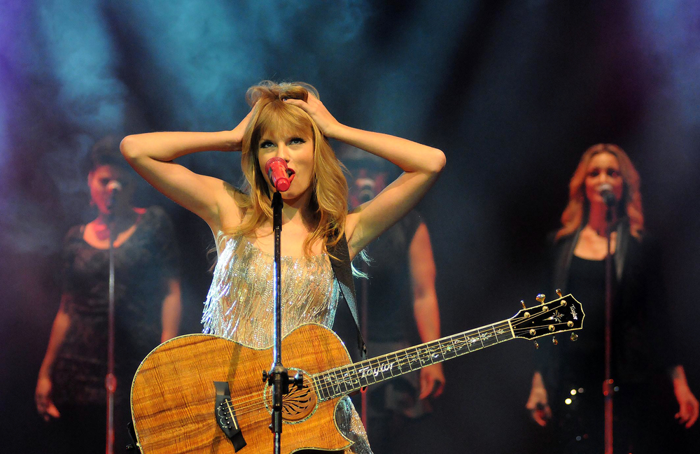 Rio,De,Janeiro,,December,8,,2009.,Singer,Taylor,Swift,During