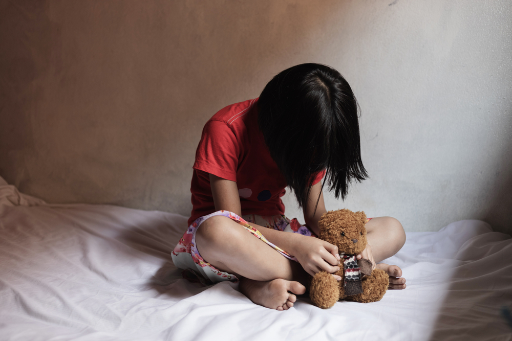 Sad,Little,Girl,With,Bear,Toy,Sitting,In,Room.,Traumatized